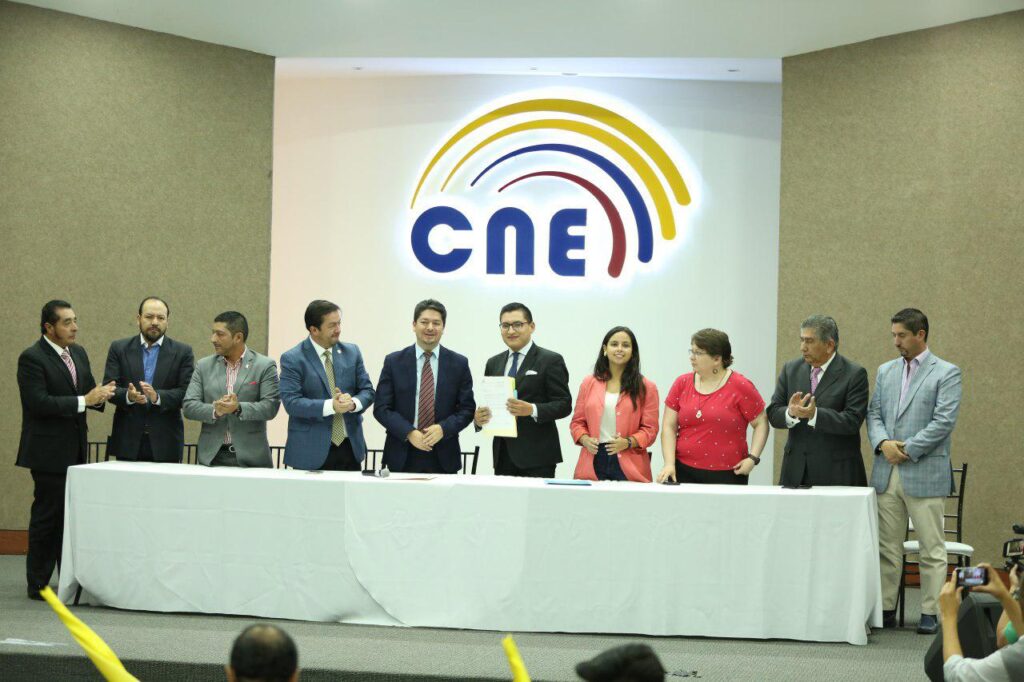 Cne Entrega Formulario De Recolecci N De Firmas Al Movimiento Ahora