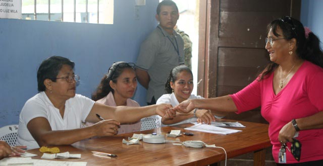 CNE miembros de juntas receptoras del voto