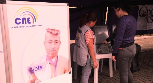 CNE voto electronico en santo domingo de los tsachilas dos1