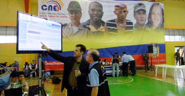 Segundo simulacro de voto electrónico en Santo Domingo