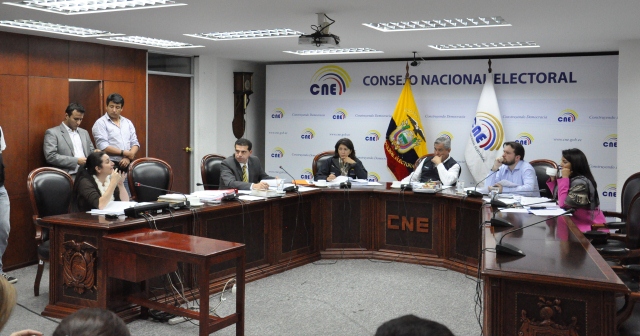 CNE evacúa pedidos de Yasunidos y ciudadan@s