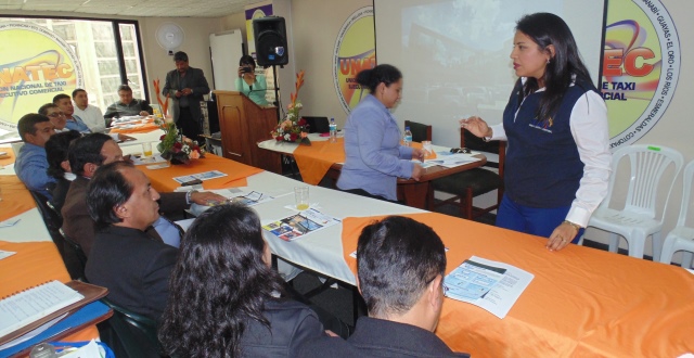 CNE capacita sobre mecanismos de incitativa popular.