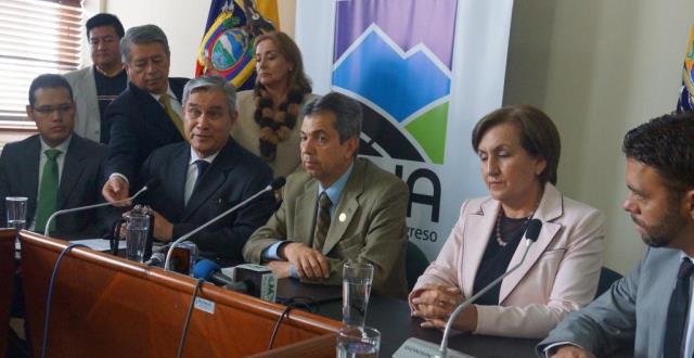 CNE y Prefectura de Loja firman convenio para formación de líderes